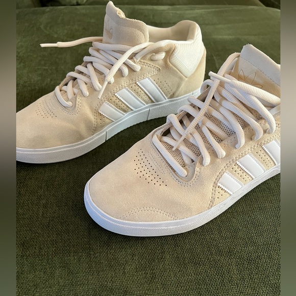 Adidas | Tyshawn Mid Off-White skate shoes - Picture 8 of 14